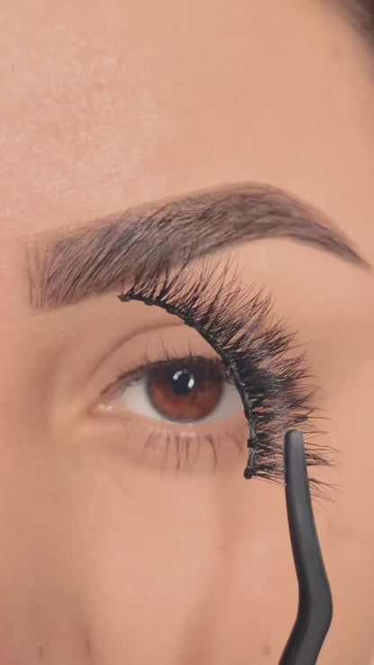 "DELIGHTFUL" MAGNETIC EYELASHES